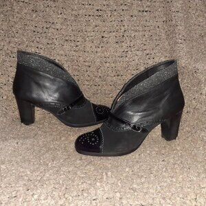 HISPANITAS-Black Patent Leather-Multi Material-Glove Heel Bootie-Sz 41-Near Mint